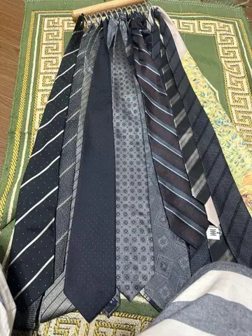 블랙 계열 넥타이 세트 (10권 이상)