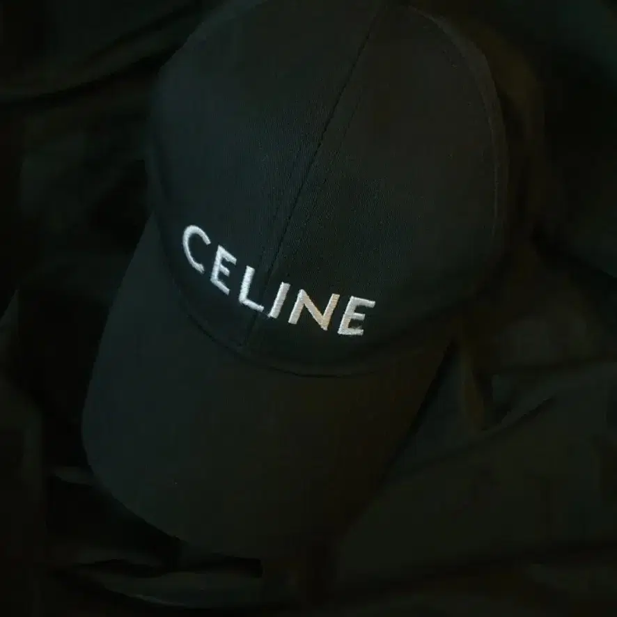 BLACKPINK LISA 着用 CELINE ベイスボールキャップ CELINE | 셀린느 Seline ball cap (Blackpink Lisa's collection