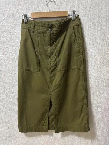 투모로우랜드 타이트 스커트