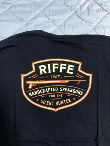 RIFFE 핸드 크라프트 스피어 건 티셔츠 네이비 미사용 새상품