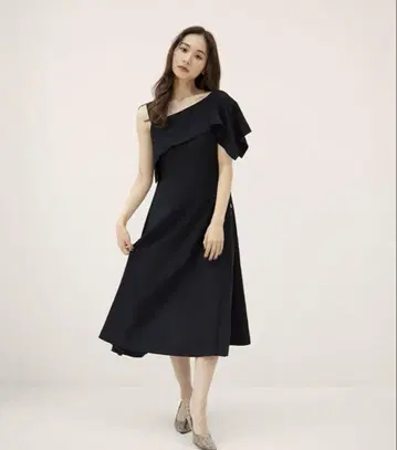 랑데부 슬리브리스 원피스 블랙
