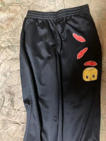 후에키 군 저리 팬츠와 티셔츠