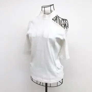 잉그 티셔츠 M 화이트 원숄더 하이넥 귀여운 반팔