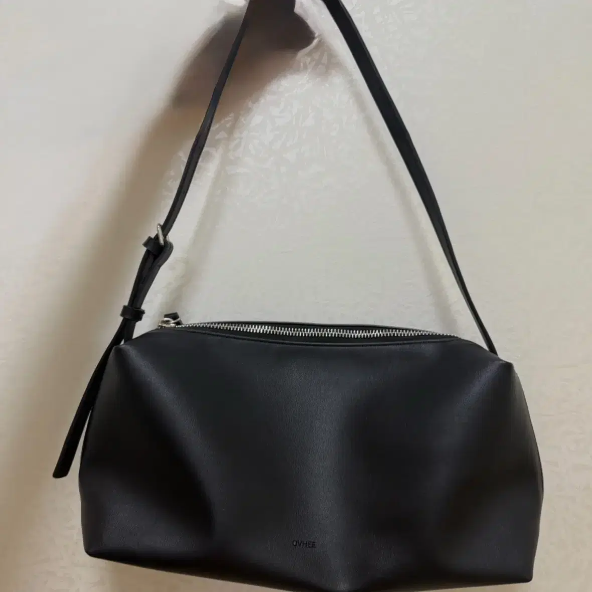 【OVHEE】POE BUCKET BAG 2COLORS OVHEE】POE BUCKET BAG 2COLORS (OVHEE/トートバッグ) 114913214
