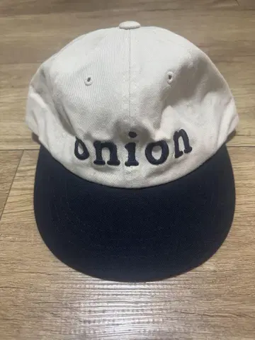 onion 자수 캡 화이트/네이비