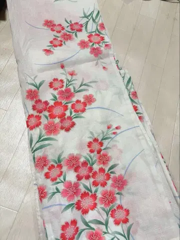 화이트 베이스에 빨간 꽃무늬 유카타 단품 미니 꽃무늬