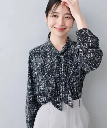 새상품 내추럴 꾸뛰르 블라우스