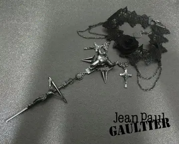 Jean Paul Gaultier (Rose & Cross 목걸이)