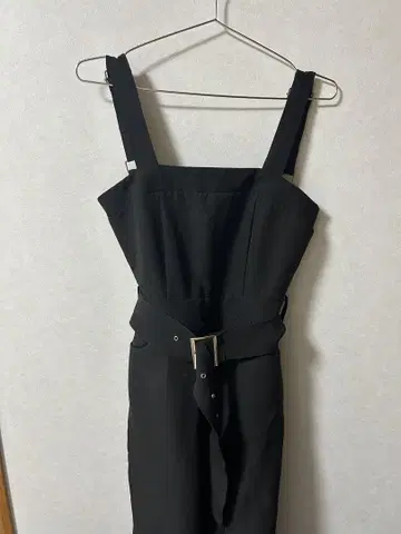 블랙 벨트가 있는 살로펫