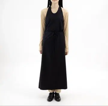 BASERANGE 블랙 에이프런 원피스