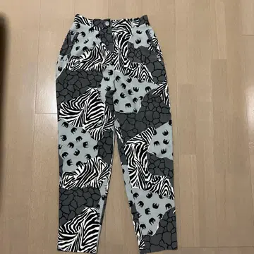 BALLY 패턴 팬츠 사이즈 M