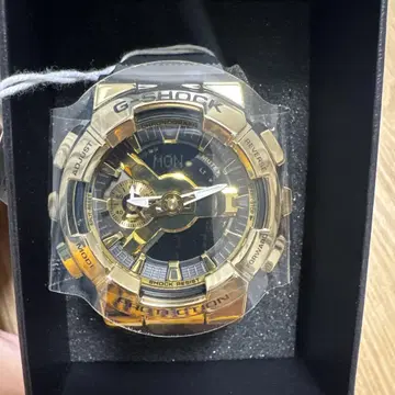 새상품 지샥 GM-110G-1A9JF 시계