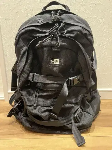 뉴에라 백팩 35L 블랙