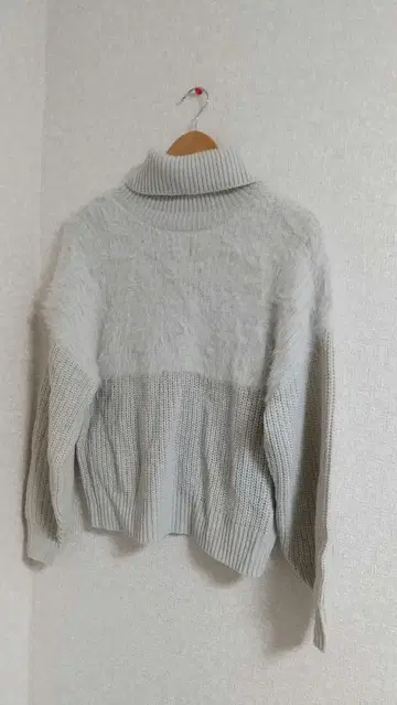 하이넥 터틀넥 풀오버 무지 샤기 퍼
