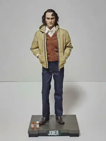 INART Joker (2019) 조커 사복 ver. 1/6 스케일