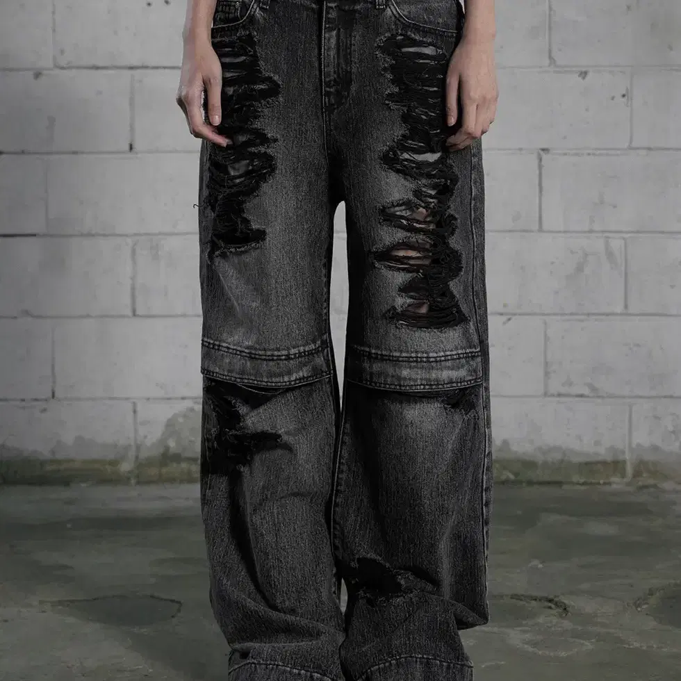 【BOHEMIAN SEOUL】25ss KNEE OPEN RIPPED WIDE JEANS BOHEMIAN SEOUL | 보헤미안서울 Bohemian Seoul) KNEE OPEN