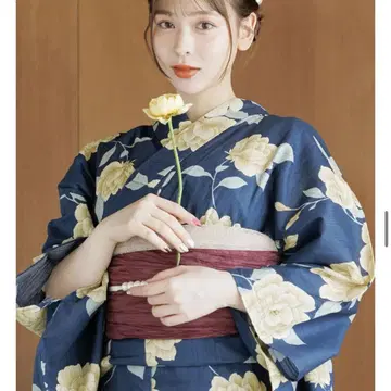 DITA 네이비 꽃무늬 유카타, 빨간 오비, 일본 나막신 세트