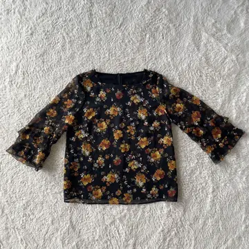Leilian 레리안 블랙 플라워 무늬 오분 소매 블라우스 BG50