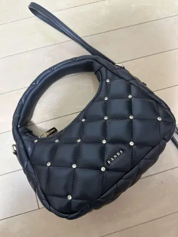 RANDA 퀼팅 하프문 백 블랙