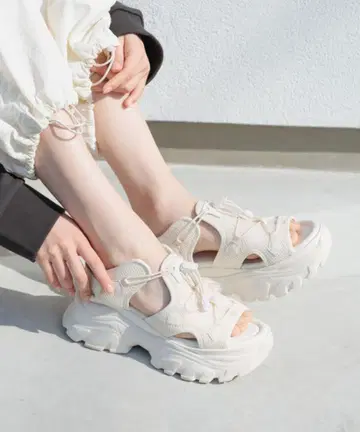 롤리즈팜 레이스업 스포츠 샌들 통굽 화이트 아이보리 샌들