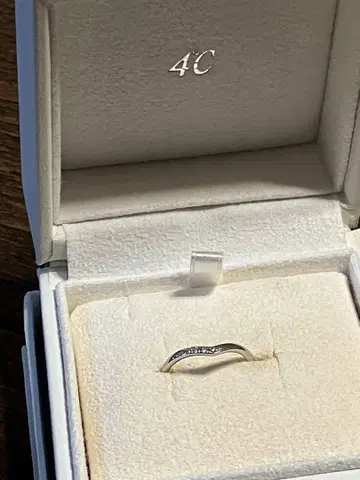 4C 플라티나 950 웨이브 반지 다이아몬드