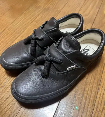 Vans 블랙 가죽 슬립온 태슬 장식