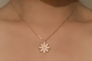 꽃 모티브 목걸이 골드