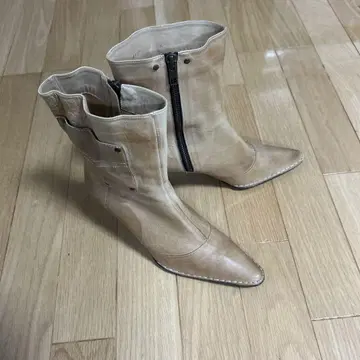 베이지 스틸레토 부츠