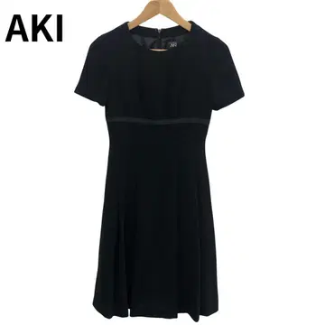 AKI Tokyo 블랙 반팔 무릎 기장 원피스 포멀 라인 브랜드