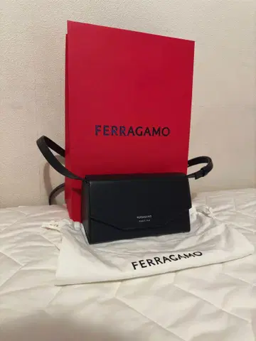 FERRAGAMO 블랙 숄더백