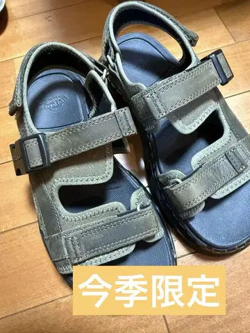 이번 시즌 한정 컬러 닥터마틴 샌들 새상품급 24cm