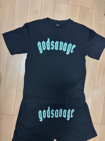 god savage 티셔츠와 숏 팬츠 세트 초레어