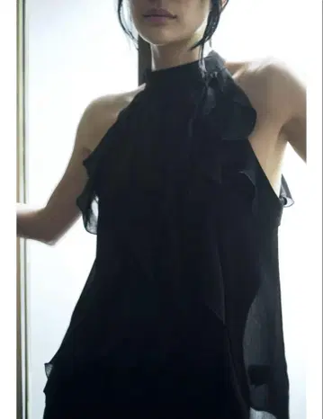 자라 프릴 홀터넥 탑 블랙 XS
