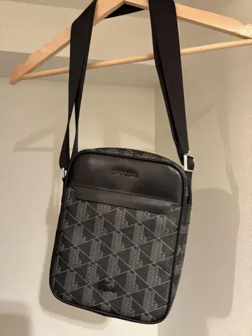 Lacoste 숄더백 기하학 패턴