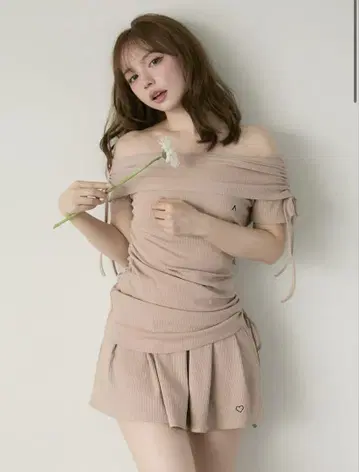 안드 마리 Riny 오프숄더 세트 베이지