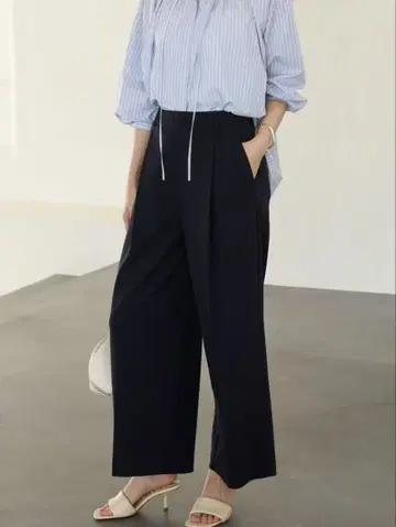 UNFILO BEAUTY MOVE 턱 와이드 팬츠 S