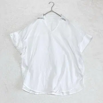 아줄바이마우지 블라우스 셔츠 반팔 화이트 S V넥 무지