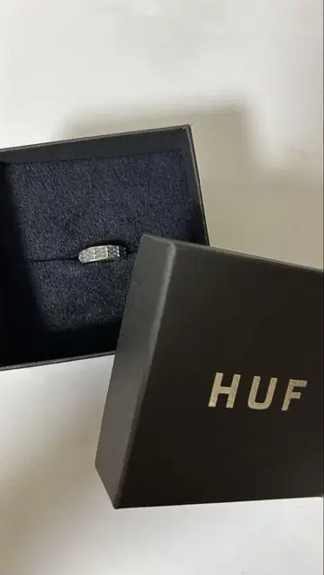 HUF 후프 귀걸이 실버 크로스 디자인