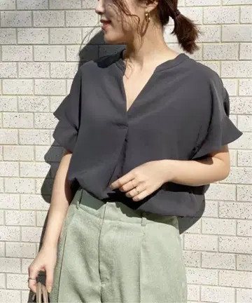플레어 슬리브 스키퍼 블라우스
