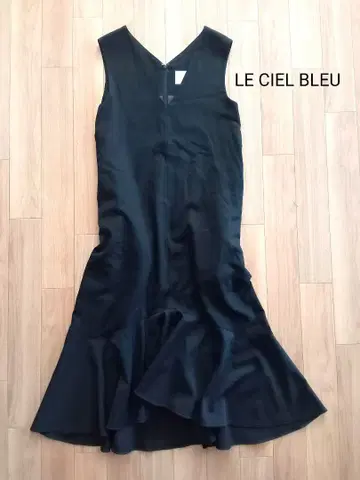 새상품급 LE CIEL BLEU 르 쉘 블루 슬리브리스 원피스