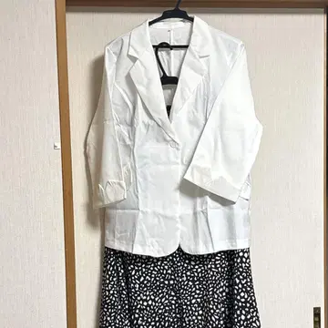 화이트 테일러드 자켓 가격 인하 협상 가능