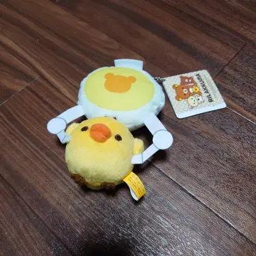 리락쿠마 크레인에 매달려 흔들리는 봉제 인형 키이로이토리