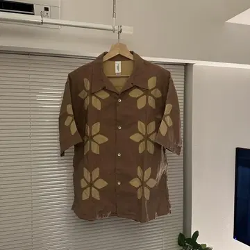 Niche. FLOWER WORK 반팔 셔츠