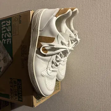 VEJA 화이트 스니커즈 27cm