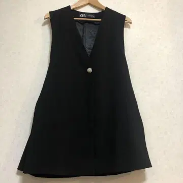 ZARA 블랙 V넥 베스트 베스트 S 사이즈 큐빅 버튼
