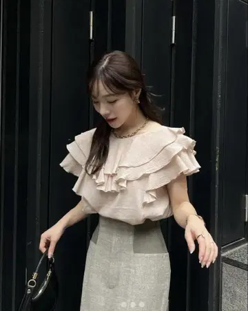 코코딜 양류 프릴 블라우스