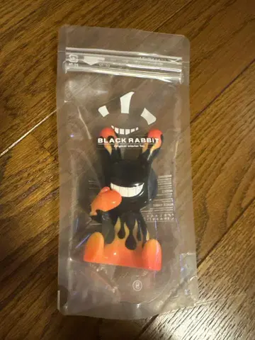 BLACK RABBiT 블랙 토끼 파이어 패턴 소프트 비닐