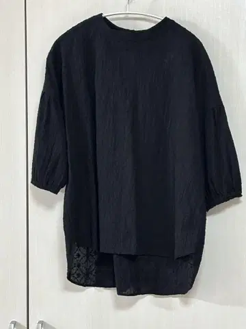 unii US43429 원형 자수 개더 소매 블라우스