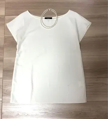 미사용 새상품 띠어리 워셔블 드레이프감 블라우스 아이보리 P