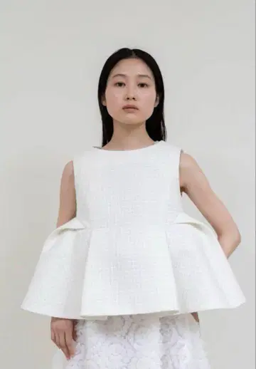 Bibiy 페플럼 탑 화이트
